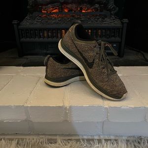 Nike flyknit tennis shoes
